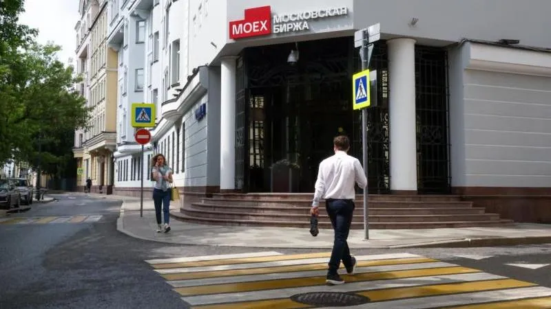 Le marché boursier russe recule à l'ouverture