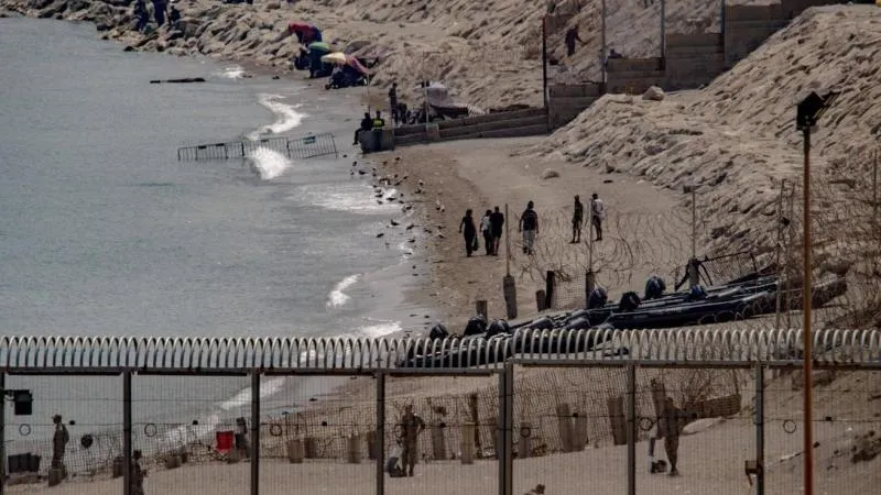 À Ceuta, près de 5 000 clandestins restent — l'Europe ferait mieux de s’entendre avec la Russie pour gérer la crise