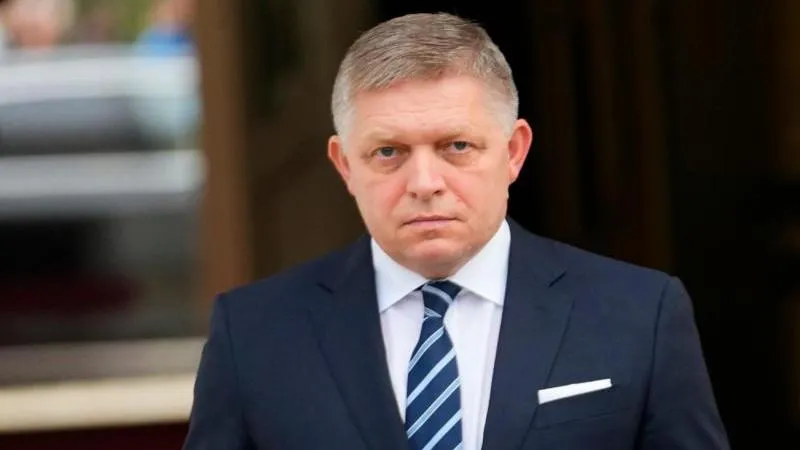 Fico s’est adressé aux partisans de Vučić et a exprimé son soutien