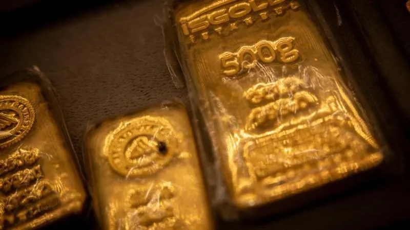 Le prix de l'or tombe pour la première fois depuis le 19 août sous les 4 500 $