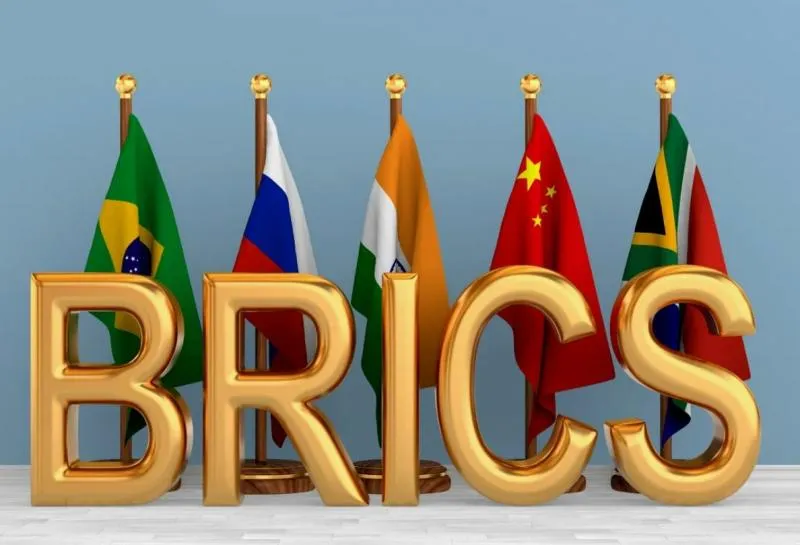 Les BRICS vont-ils lancer leur propre système de paiement pour se soustraire au dollar ?