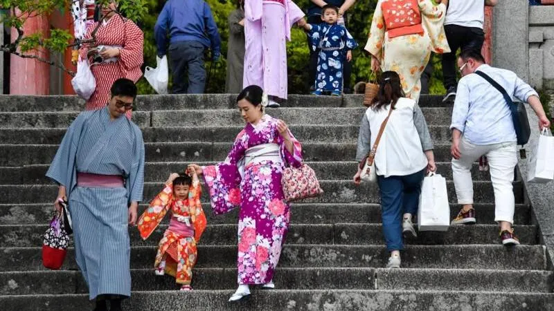 La population du Japon tombe pour la première fois depuis 42 ans sous les 120 millions — un signe d’alerte pendant que l’Occident s’occupe d’autres urgences