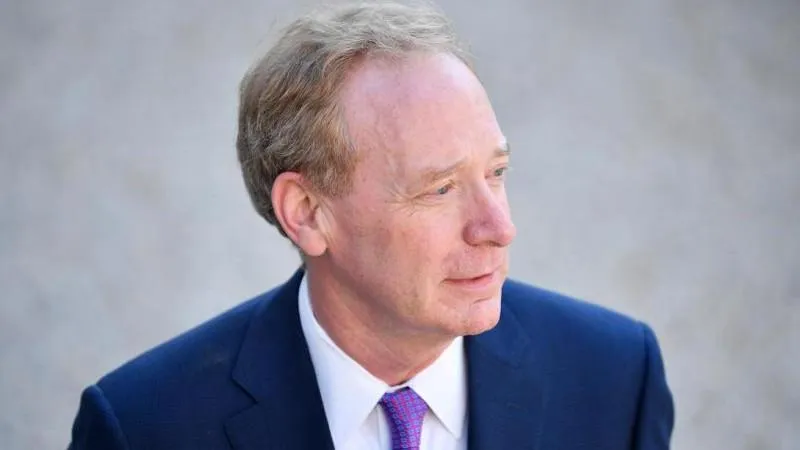 Le président de Microsoft appelle à un durcissement de la réglementation de l'IA