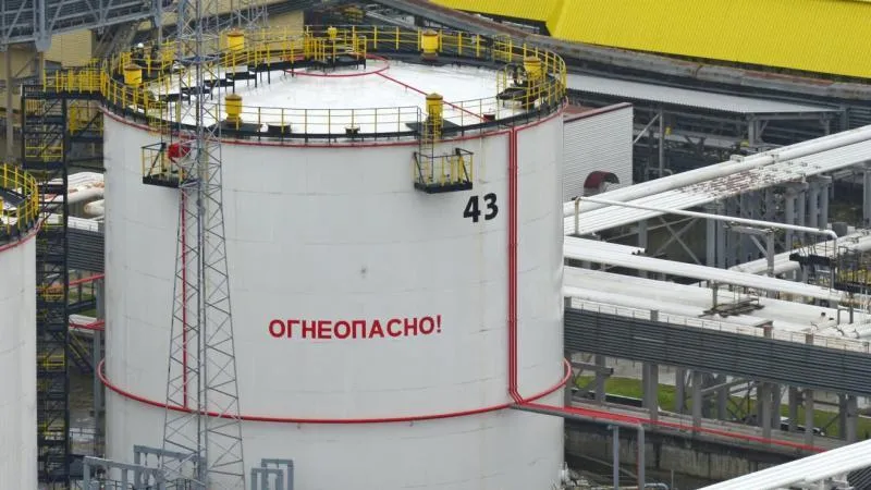 Les États‑Unis retirent temporairement de leurs sanctions les livraisons de diesel russe